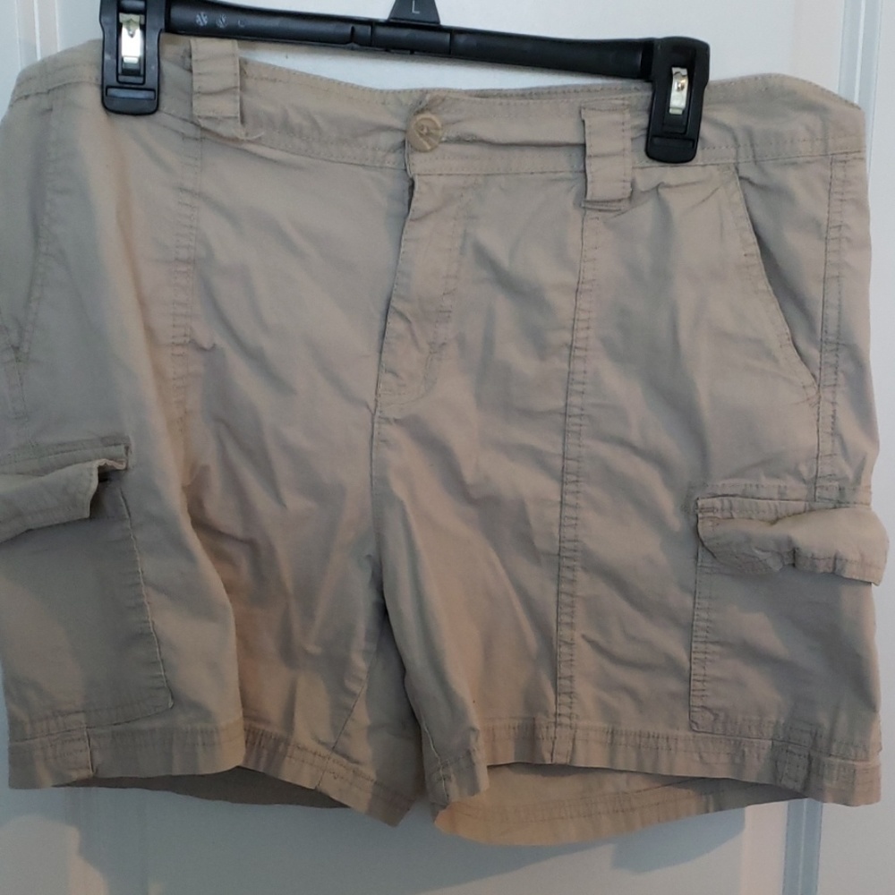 St John's Bay khacki cargo shorts size 14